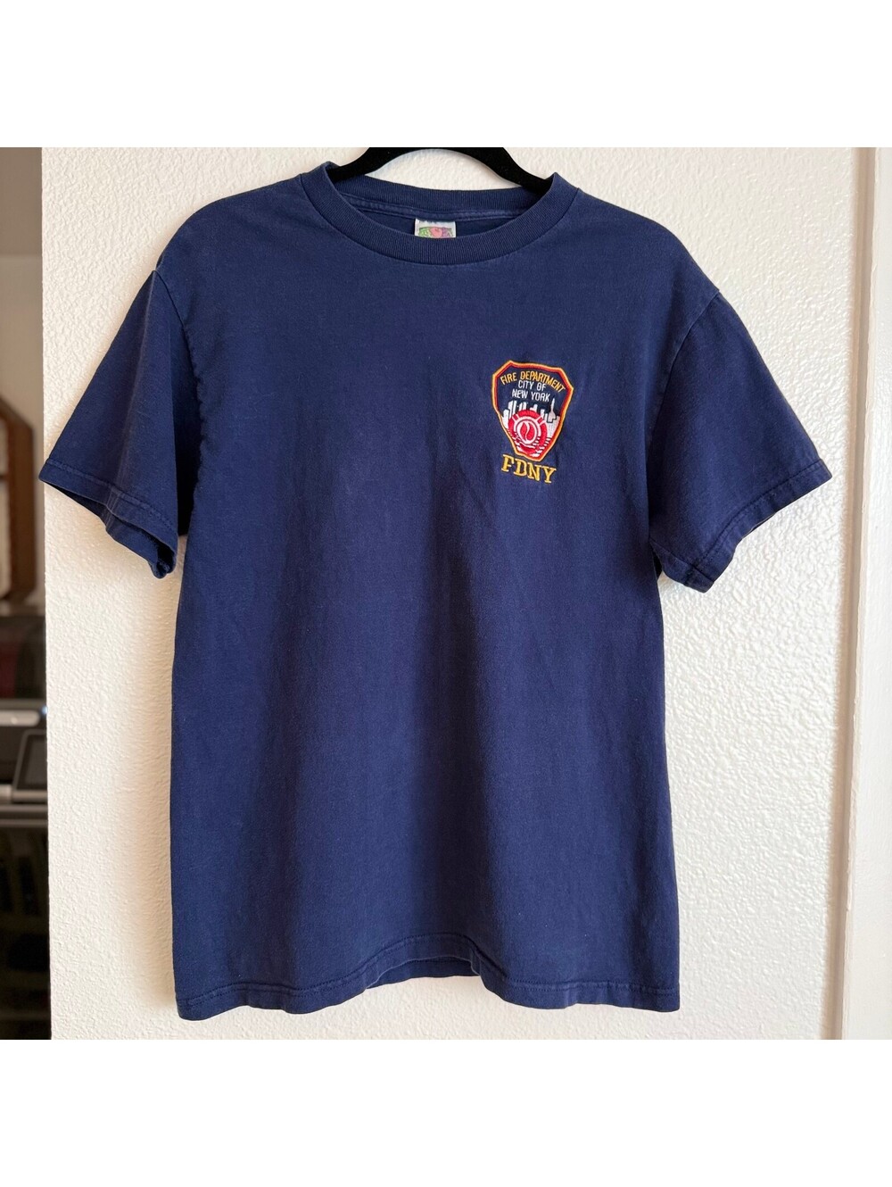 Vintage Y2K FDNY Twin Towers NYC Firefighter Tee Fruit of the Loom M